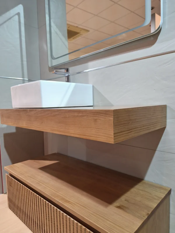 Mueble de baño de madera maciza Dunas detalle de la encimera y cajón de madera