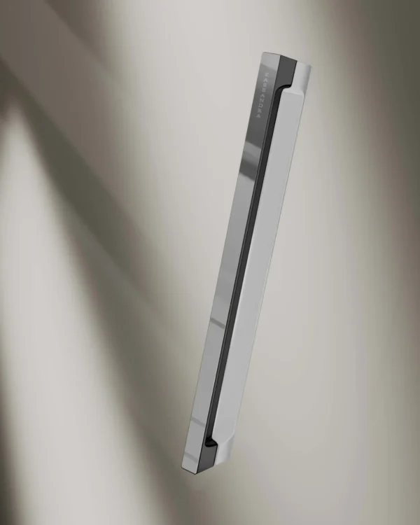 DETALLE TIRADOR EXCLUSIVO DE KASSANDRA MAMPARAS DELTA 102 CROMO